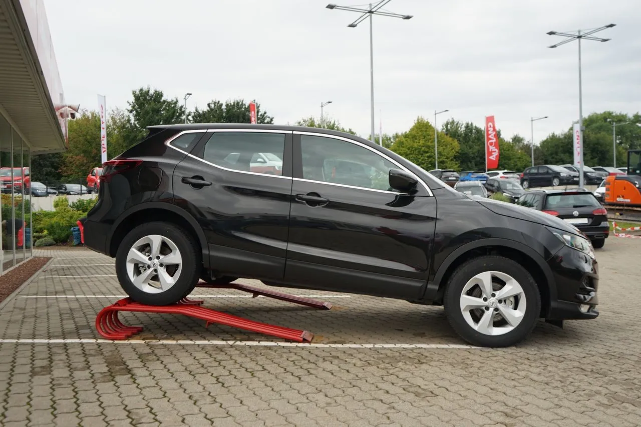 Nissan Qashqai 1.3 DIG-T...  Image 2