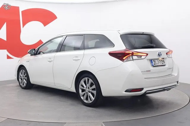 Toyota Auris Touring Sports 1,8 Hybrid Premium - PUOLINAHAT  Image 3